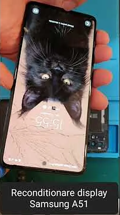 Samsung Galaxy A51 cu sticla ecranului spartă, adus în service