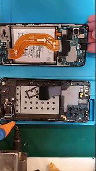 Samsung Galaxy A51 desfăcut în atelier: placa de bază și bateria, pregătit pentru displayul nou